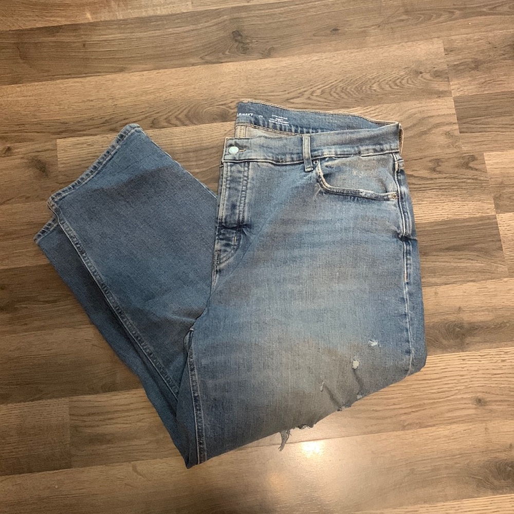 Curvy sky hi straight distressed jeans